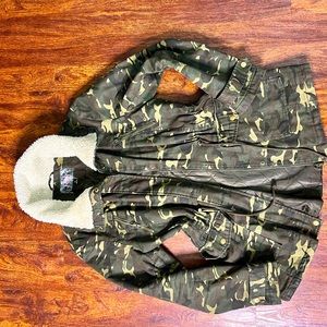 Sherpa collar Army fatigue denim jacket . Warm. Sz Medium